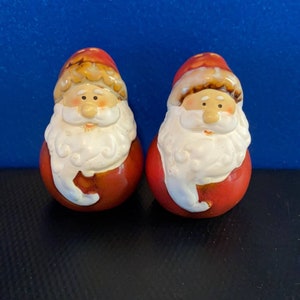 Adorable Vintage Pair of Ceramic Santa Clause Salt & Pepper Shakers