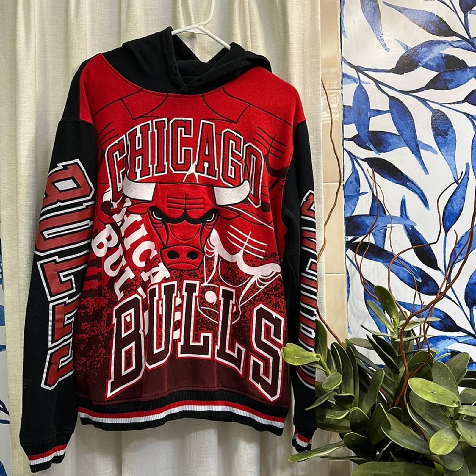 Authentic Men's Chicago Bulls Hoodies & Sweatshirts – Official