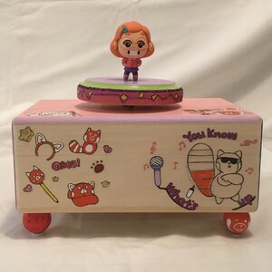 Girando il carillon rosso