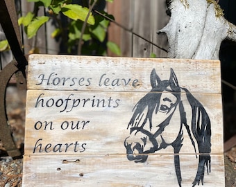Reclaimed Wood Horse Wall Decor: Rustic Hoofprints Quote