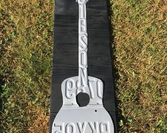 Gibson Guitar License Plate Art: Metal Music Wall Hanging