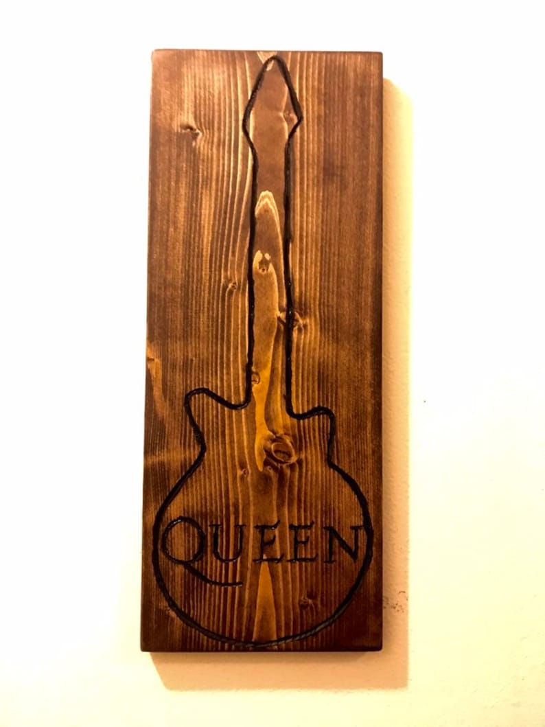La Reine Décoration Murale Art De La Guitare Gravé Reine Etsy