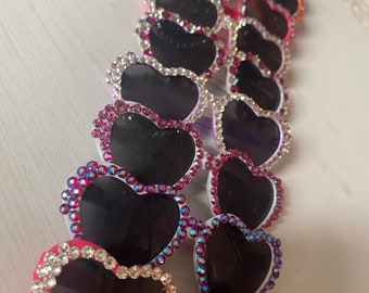 Gafas de sol con forma de corazón para mascotas - Gafas de sol para gatos - Gafas de sol para perros pequeños - Cristales de Swarovski - Joyas - Gafas de sol para muñecas - Accesorios para muñecas de 18"