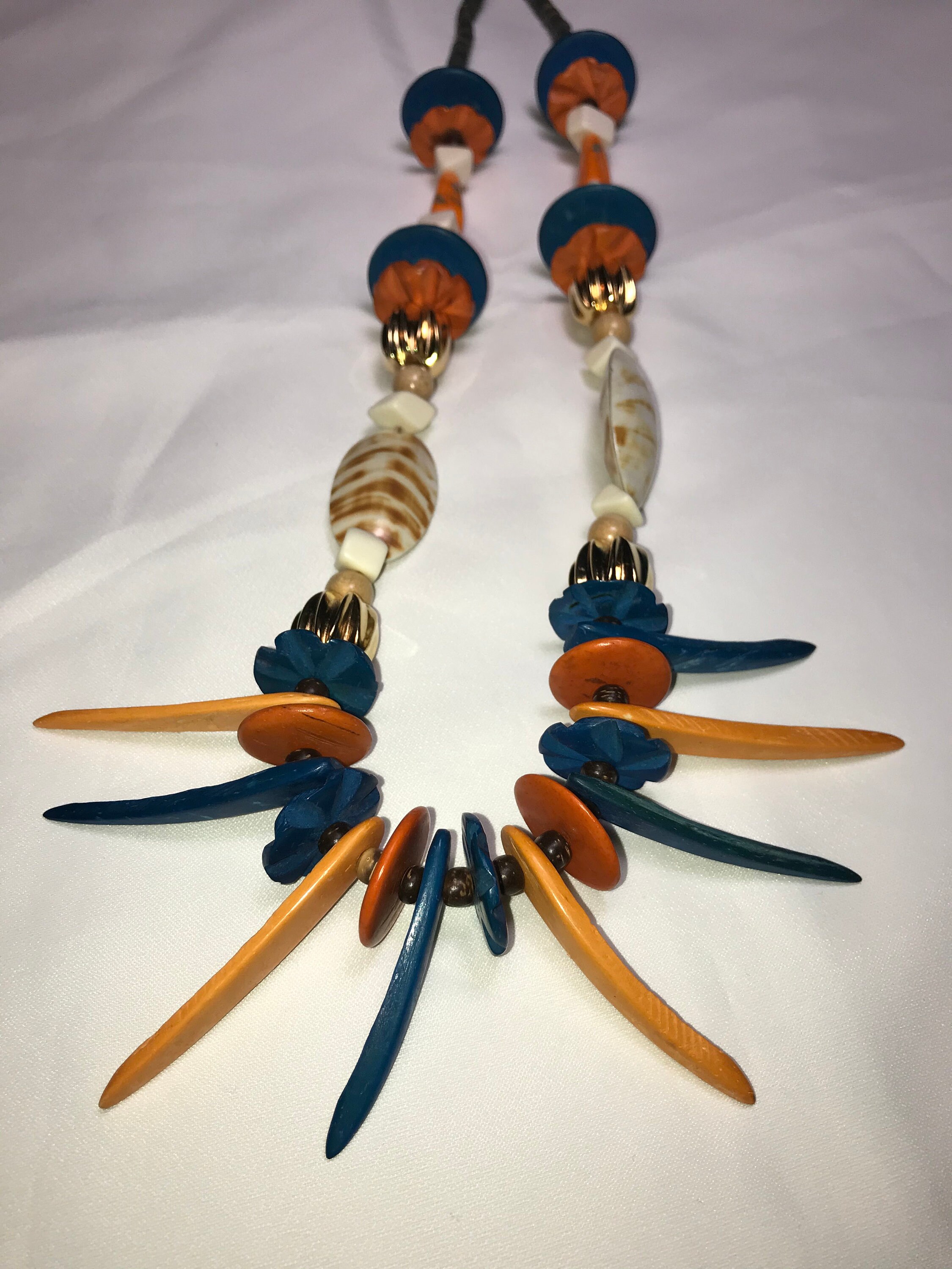 Collar de madera de coco, concha y hueso - Etsy España