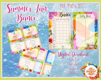 Puede incluir: Una descarga digital para un juego de Bunco con temática de verano. El conjunto imprimible incluye una tarjeta de puntuación, una hoja de conteo, carpas de mesa y etiquetas de regalo. El diseño presenta un fondo de playa con chanclas, hojas de palmeras y el texto "Hello Summer".