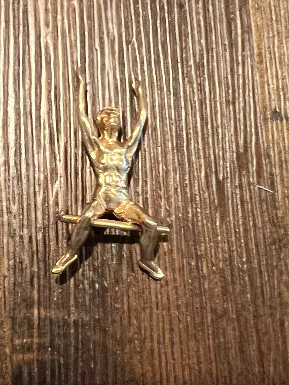 Vintage 14k gold BodyBuilder brooch - image 3