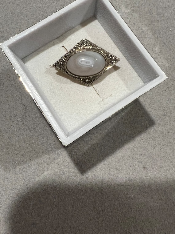Vintage 10k white gold and oval Agate brooch /pin
