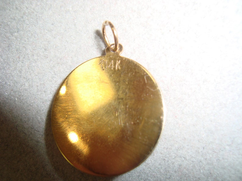 Vintage 14k gold clubs and pearl medallioncharm