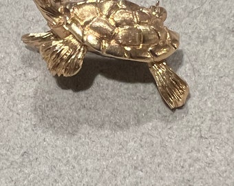 Vintage 14 k gold turtle brooch with one red ruby eye