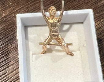 Vintage 14k gold BodyBuilder brooch