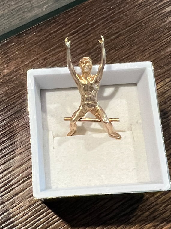 Vintage 14k gold BodyBuilder brooch - image 1