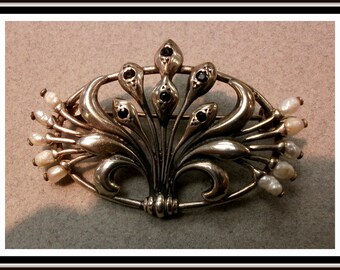 Vintage sterling silver brooch/ pin with sapphires abd pearls