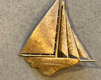 Vintage 214 k gold sailboat brooch/pin