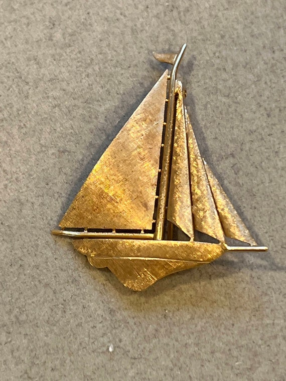 Vintage 214 k gold sailboat brooch/pin - image 1