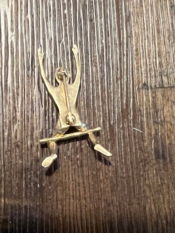 Vintage 14k gold BodyBuilder brooch - image 4