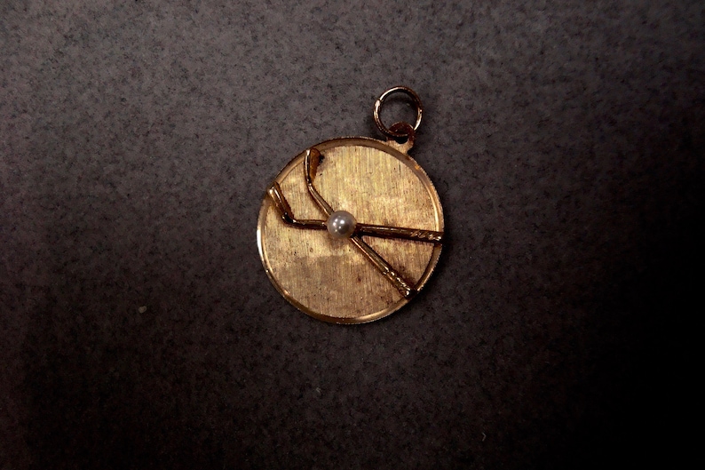 Vintage 14k gold clubs and pearl medallioncharm