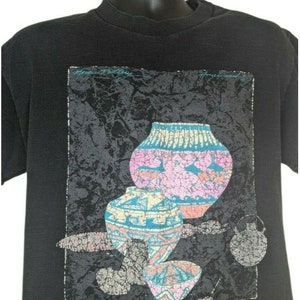 Noisette Mesa Pottery vintage des années 90 Tshirt Puff Paint Made In USA taille grande