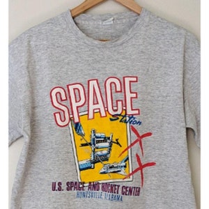 Space Station US Space And Rocket Center Mens L Vintage TShirt Heather Gray
