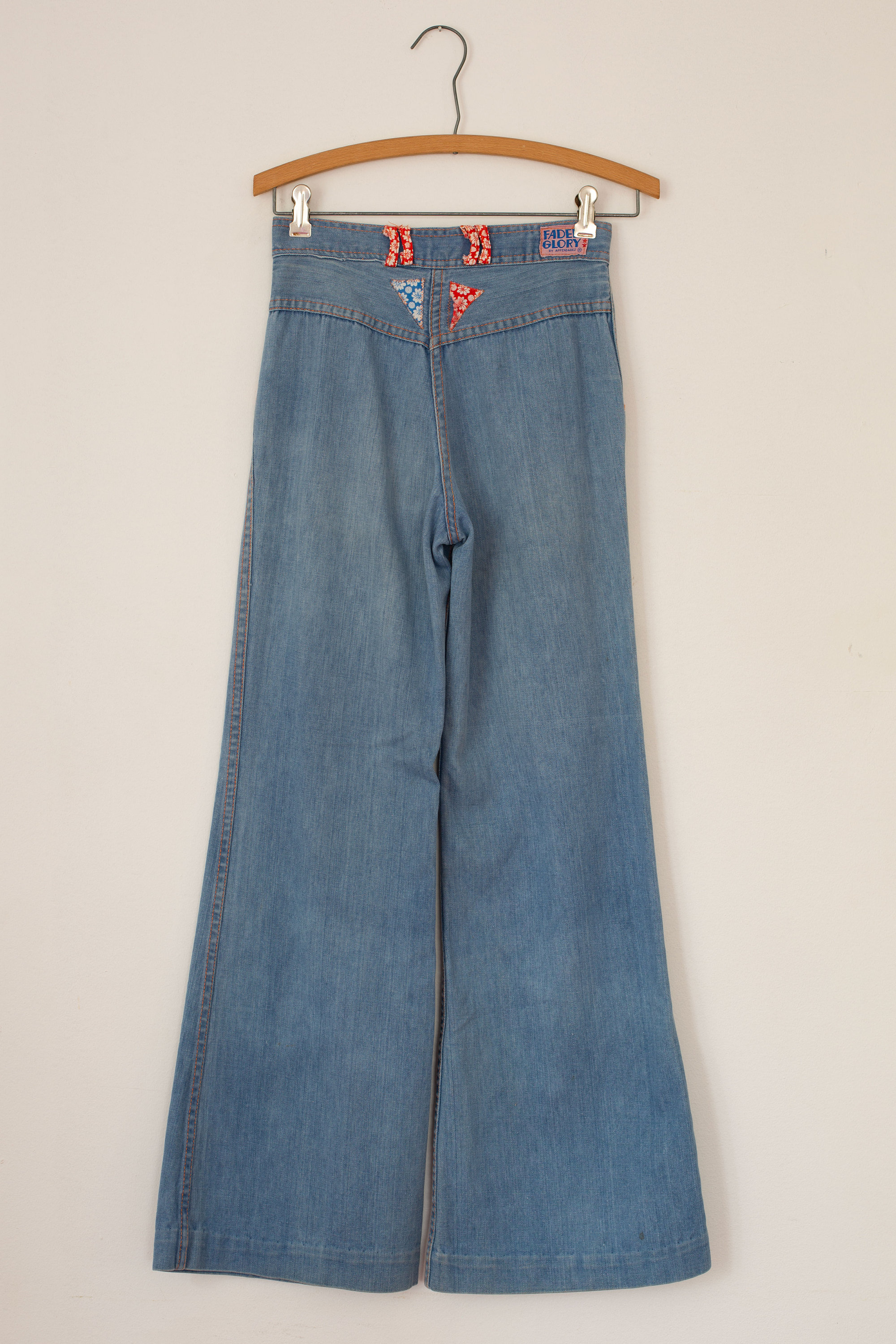 Sazz Vintage Clothing: (31x30) Womens 1970s Jeans! Faded BELL