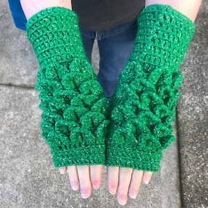 Envious Ivy Dragonscale Gloves