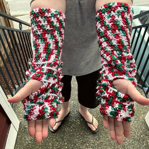 Ugly Sweater Dragonscale Gloves