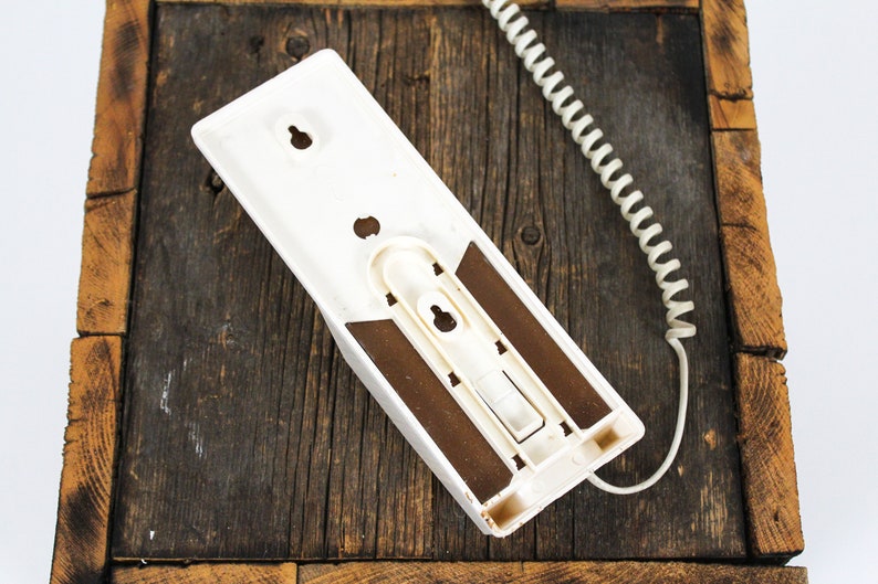 VNTG Canadian Tire wall mounted phone // Téléphone vintage Etsy