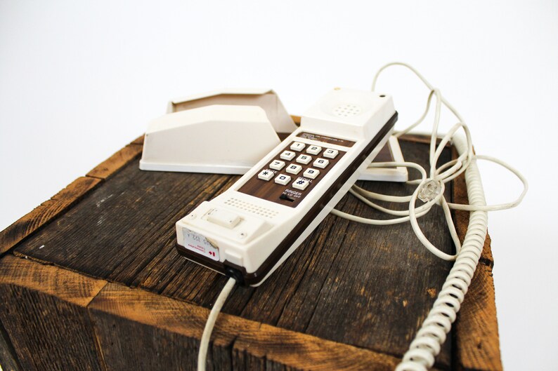 VNTG Canadian Tire wall mounted phone // Téléphone vintage Etsy