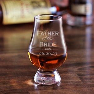 Father of the Bride Glencairn Glass / Personalized Glencairn Glasses / Groomsman Whiskey Glasses / Wedding Party Gifts / Wedding Party Glass