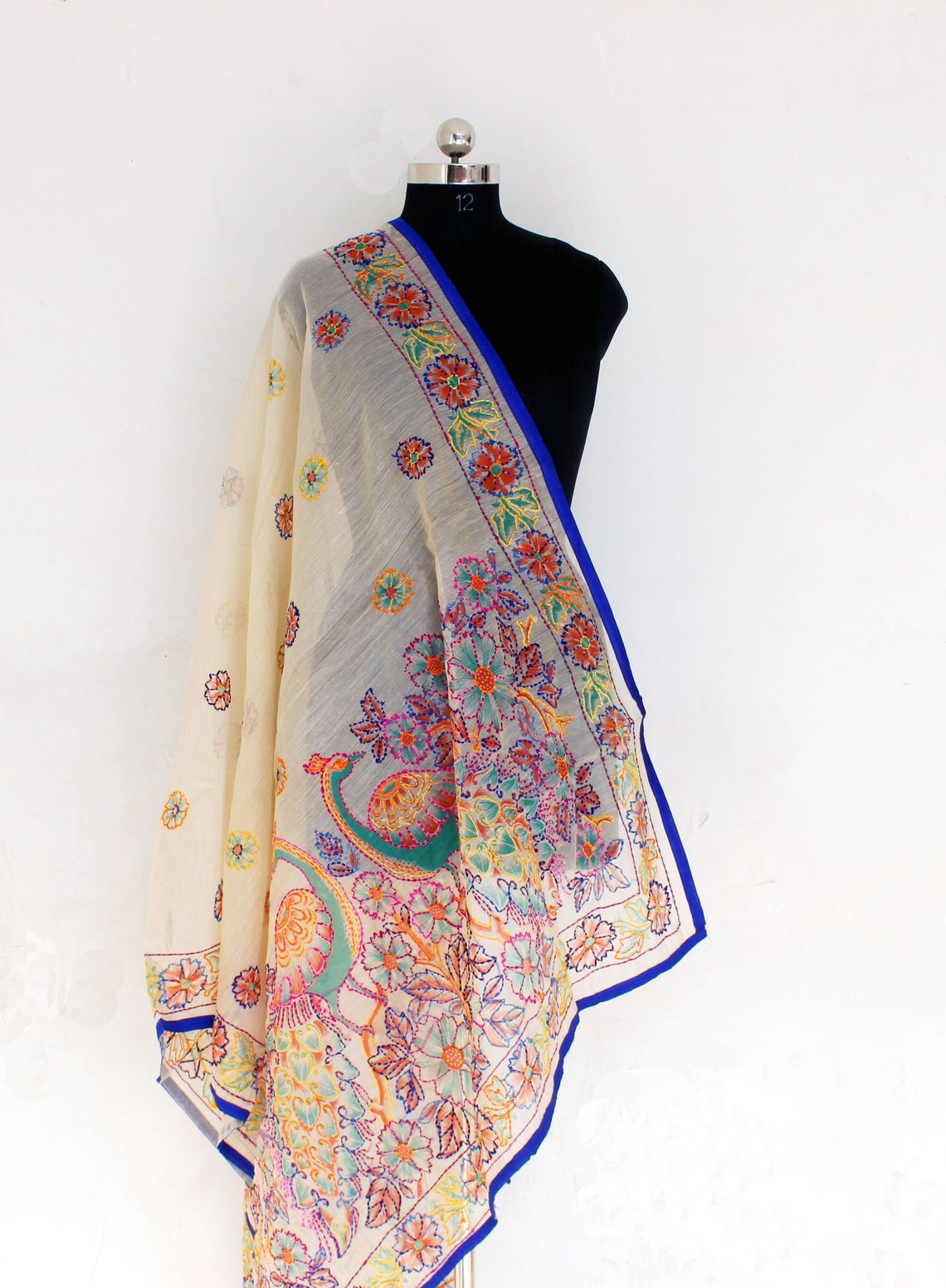how to carry dupatta with shawl