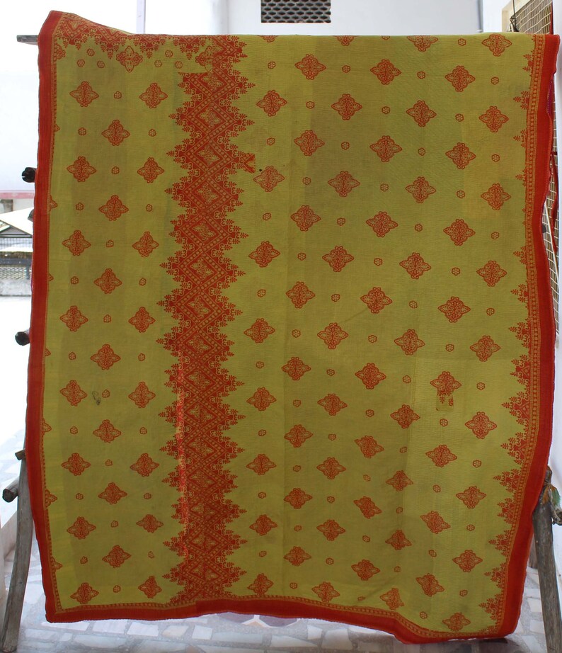 Vintage Reversible KanthaThrow Indian Cotton Kantha Quilt Floral Design Handmade Kantha Blanket Sari Kantha Bedspread Bohemian Bed Cover