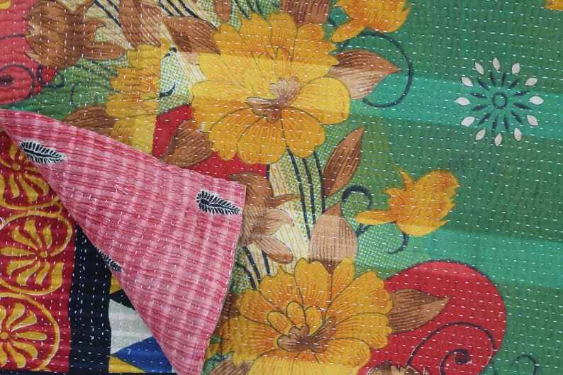 Handmade Kantha Quilt Floral Design Reversible Kantha Blanket Indian Sari Kantha Throw Bohemian Kantha Bedspread Hand Stitched Bed Cover