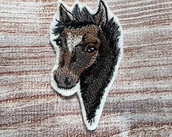 茶色の馬 - 左または右に走る - 刺繍アイロンパッチ - Etsy 日本