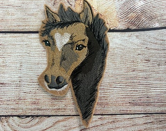 茶色の馬 - 左または右に走る - 刺繍アイロンパッチ - Etsy 日本