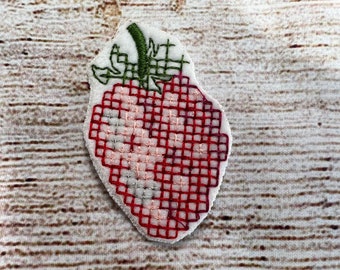 Strawberry Patch, Embroidered decoration, iron-on patch, sew on patch, embellishment for clothes, bag embellishment