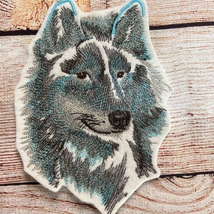 Wolf Patch, Wolf Animal Patch, Jacket and hat embellishment, Embroidered decoration, iron-on patch, sew on patch