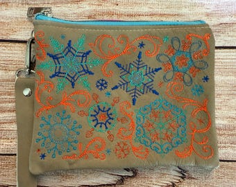 Armband aus recyceltem Leder, beiges Täschchen mit Reissverschluss, bestickte Täschchen, Clutch Täschchen, Clutch und Täschchen