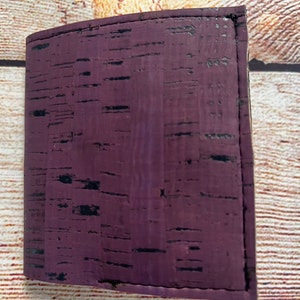 Cartera pequeña de corcho, cartera bifold de corcho sostenible de color vino con bolsillo a presión, cartera plegable delgada, billetera ecológica, accesorios de corcho