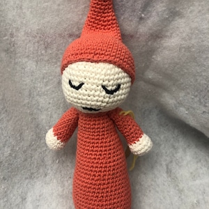 Boneca Amigurumi recheada de crochê feita à mão