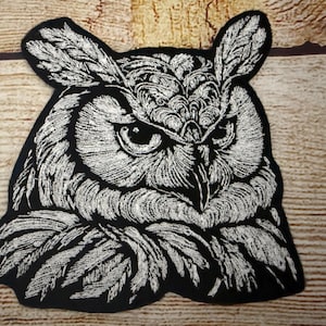 Owl Patch, Wildlife Patch, Forest Bird badge, Collectable Embroidered Patch embellishment, clothes accessory, sew on patch, iron on patch