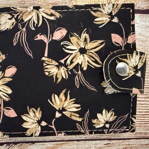 Small cork wallet, Flowers Sustainable Cork Bifold Wallet with zipper pocket, slim bifold wallet, eco-friendly billfold, cork accessories