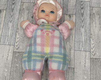 Playskool vintage Soft Doll Snuzzles 1996 Plaid Plush Squeaks 27 pouces Blue Eyes