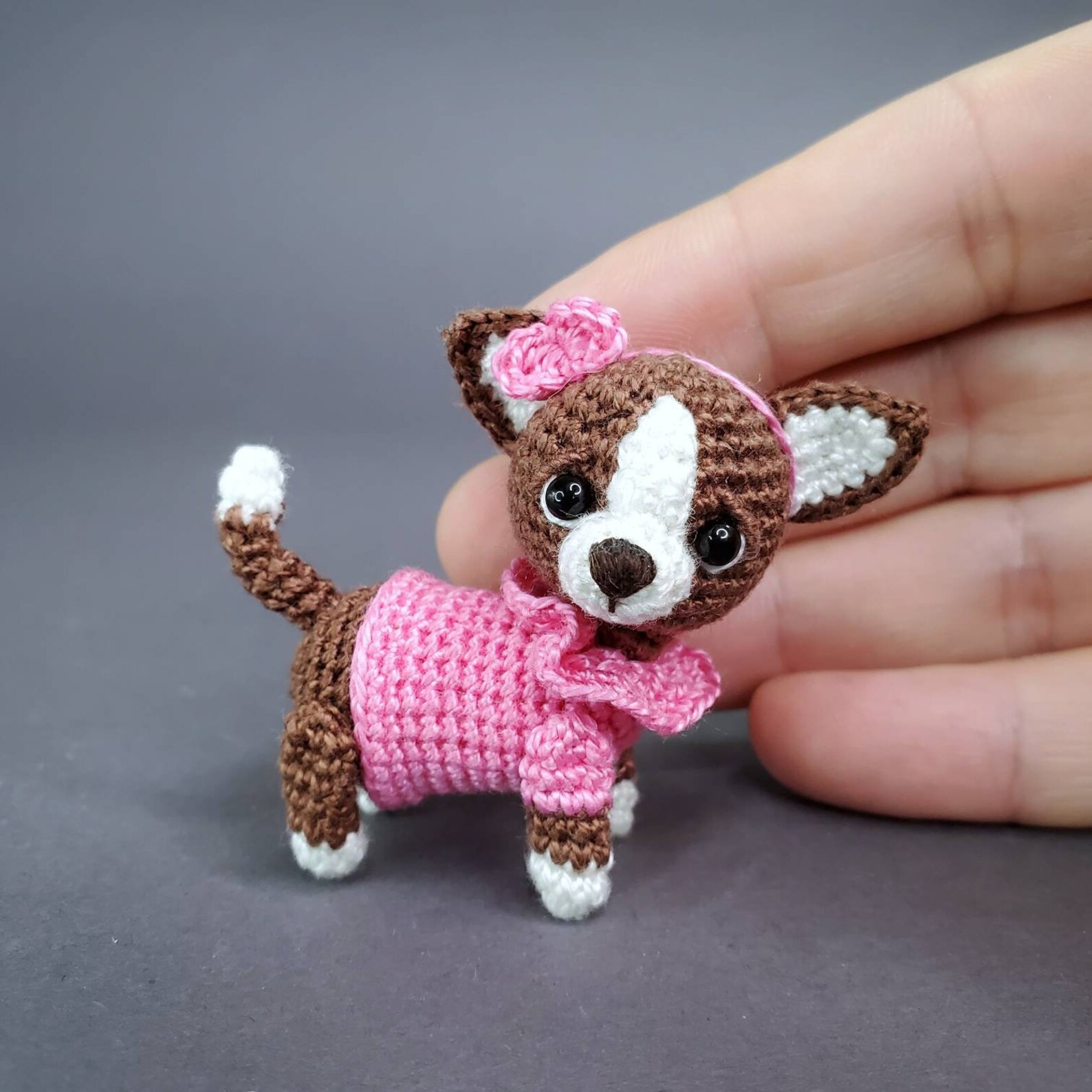 вязаные чихуахуа крючком. крючки "чихуахуа". амигуруми чихуахуа. вязаные породистые собаки. щенок чихуахуа крючком.