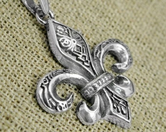 Colliers avec pendentif en argent fleur de lys / symbole de bijoux en lys sterling