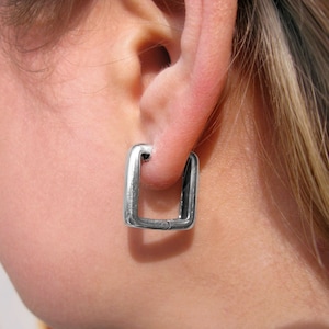 Silver Square Huggie Hoop Minimalist Earrings / Sterling Silver Everyday Geometric Huggie Hoops Earrings