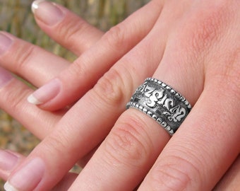 Silver Mantra Ring / Ring for Meditation/ Buddhist Mantra Om Mani Peme Hung/ 925 Sterling Silver Ring / Tibetan Ring / Ring of Yoga