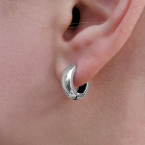 925 Silver Hoop Huggie Earrings Small Everyday Minimalist / Geometric Smooth Circle Huggie Hoops Earring