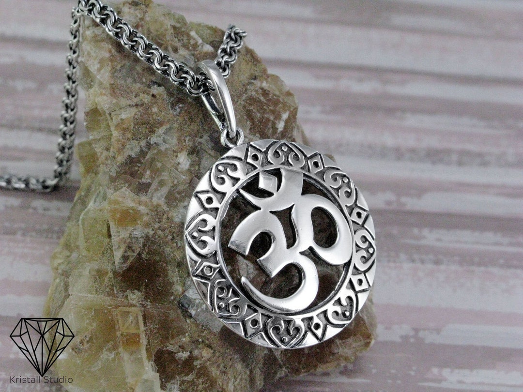 Tibetan Buddhist Om Mantra Pendant Necklace / Chakra Spiritual - Etsy