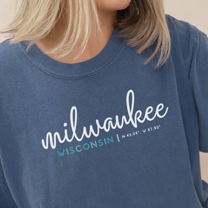 Maglietta Milwaukee con scritta, maglietta Milwaukee, maglietta Milwaukee, maglietta retrò Milwaukee, regalo Milwaukee, maglietta Milwaukee, maglietta Milwaukee Wisconsin