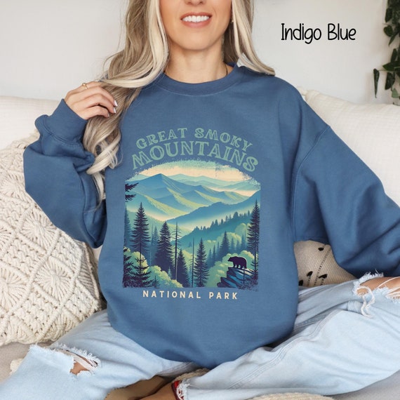 Gatlinburg Souvenir Shirt With A Vintage Style Bear Design Gatlinburg Souvenir Shirt With A Vintage Style Bear Design