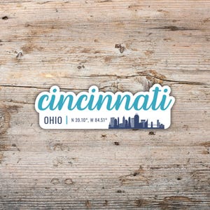 Sticker Cincinnati, police d'écriture moderne avec ligne d'horizon, Sticker vinyle imperméable pour ordinateurs portables, bouteilles d'eau, glacières, autocollant Ohio